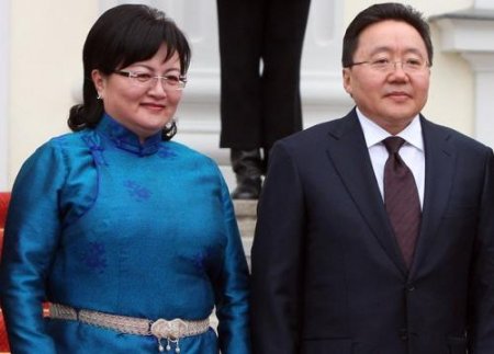 Монгол Улсын тэргүүн хатагтай Х.Болормаа танд ТЕГ ын сөрөх тагнуулын газрын дарга асан Хурандаа Д. Цогтбаатарын эхнэрээс