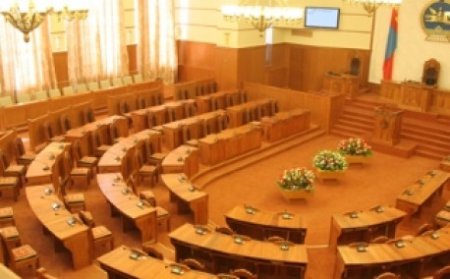 Орлогч дарга туслахуудын орон тоог цөөрүүлнэ