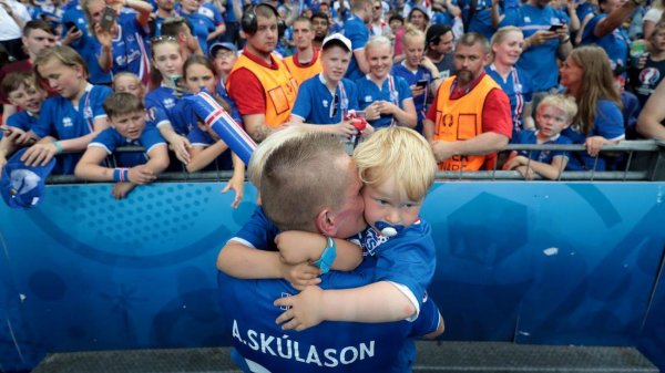 Исландын үзэгчдийн 98.5 хувь нь шигшээ багийнхаа тоглолтыг үзжээ