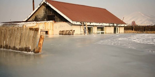 БЗД-ийн нутагт булгийн ус халиа үүсгэснээс зарим айл усанд автжээ