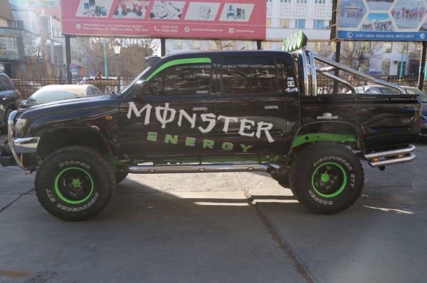TOYOTO HILUX  яаралтай маш хямдхан зарна