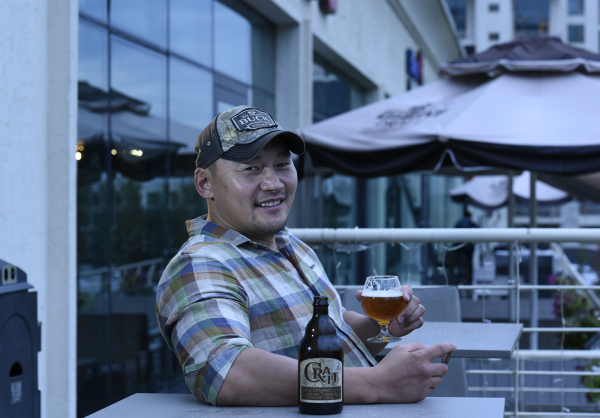 “Жем Драфт” үйлдвэр Шинэ шар айрагны сурталчилгаандаа жүжигчин Амарааг тоглуулжээ