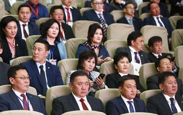 Монголын ард түмэн хэдий болтол эрх баригчдын худал амлалтад хууртагдах вэ?