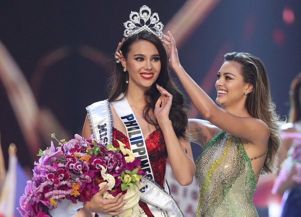 "Miss Universe"-ын титмийн эзэн Филиппинийн гоо бүсгүй Катриона Грэй