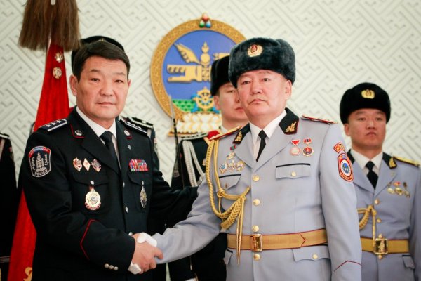 ФОТО: Цагдаа, Дотоодын цэргийн алба хаагчдад төрийн одон медаль, цол гардууллаа