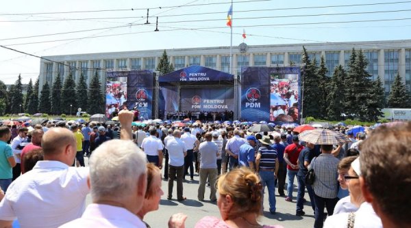 Хямралыг яриа хэлэлцээгээр зохицуулахыг Молдавын улстөрчдөд уриалав