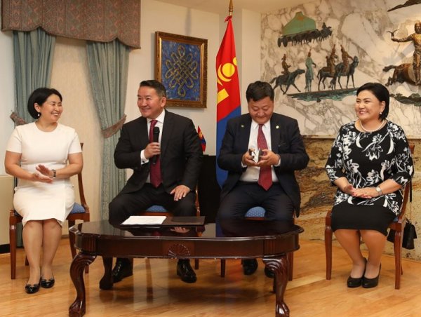 Монгол Улсын Ерөнхийлөгч Х.Баттулга АНУ-д оршин сууж буй иргэдтэйгээ уулзаж, ярилцлаа