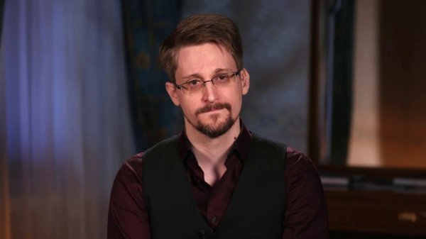 Э.Сноуден АНУ руу буцах хүсэлтэй байгаагаа илэрхийлжээ