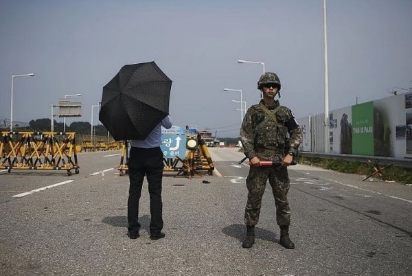 Хоёр Солонгосын холбоо барих байрыг дэлбэлжээ