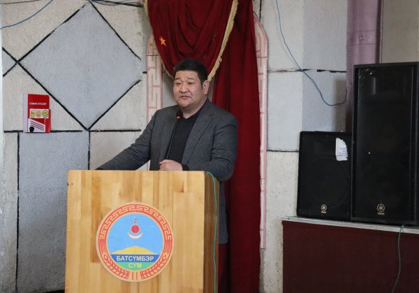 Барилга, хот байгуулалтын сайд Б.Мөнхбаатар Төв аймгийн Батсүмбэр суманд ажиллалаа