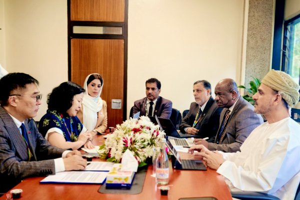 ОМАНЫ СУЛТАНТ УЛС МОНГОЛ УЛСЫН БАЙГАЛЬ ОРЧНЫ САНААЧЛАГУУДЫГ ДЭМЖИН АЖИЛЛАНА